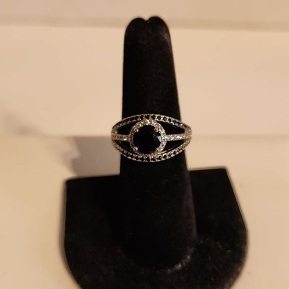 Jewelry - BLACK WHITE ROUND CUT RING GOTHIC